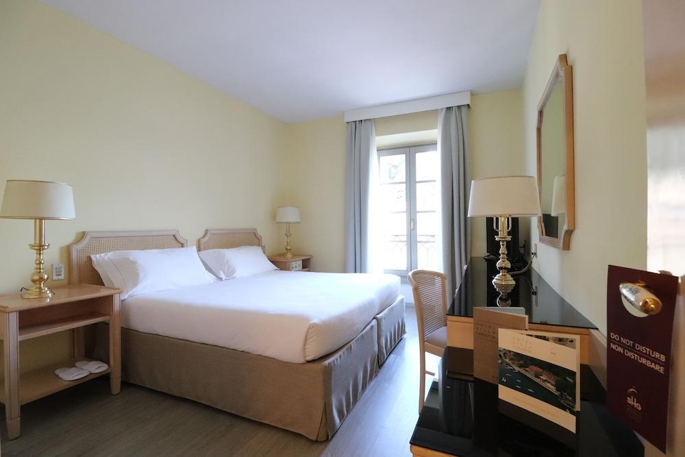 Carlotta 4*